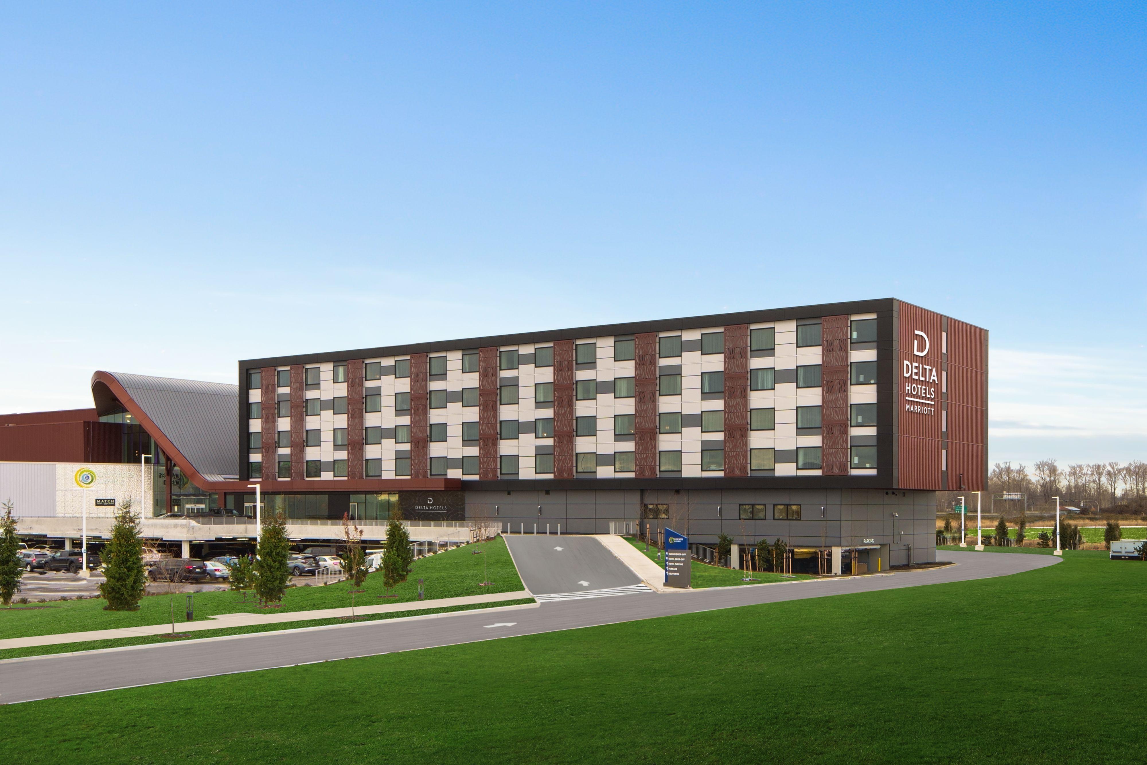 Delta Hotels By Marriott Vancouver Delta Bagian luar foto